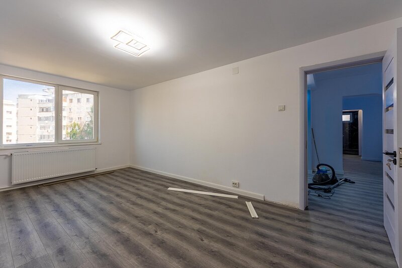 Aparatorii Patriei, langa facultatea Spiru Haret (in renovare totala)