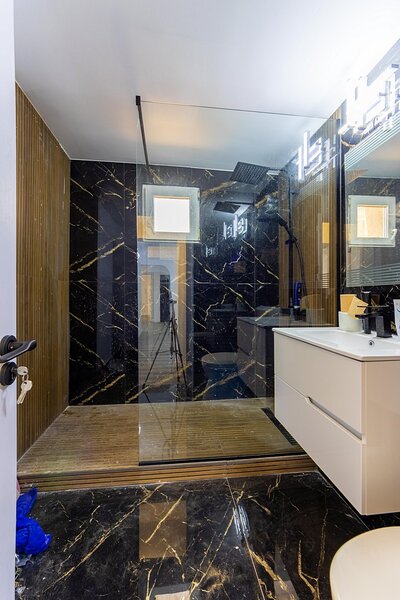 Aparatorii Patriei, langa facultatea Spiru Haret (in renovare totala)